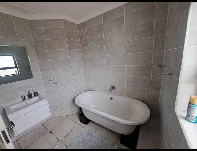 2 BEDROOM PROPERTY TO RENT IN BLYDE RIVERWALK ESTATE